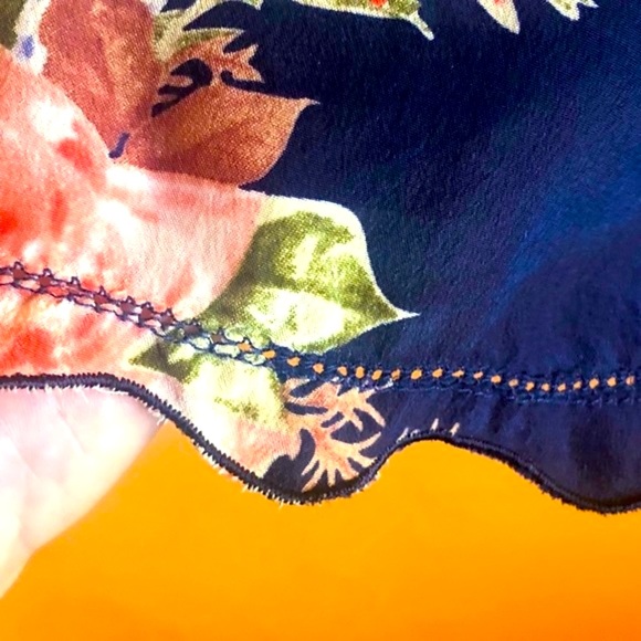 Joie racer back Navy Floral Silk Tank Top Blouse with feminine scallop d… - Picture 8 of 8